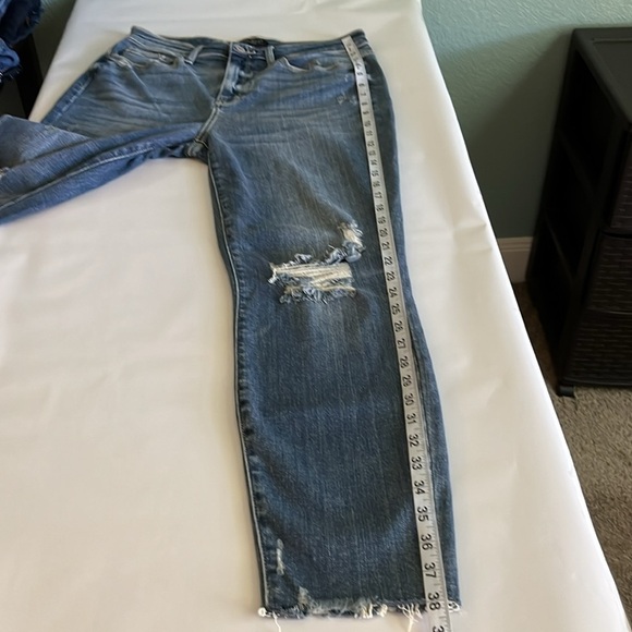 Judy Blue Relaxed Fit Size 7/28 - Picture 9 of 16